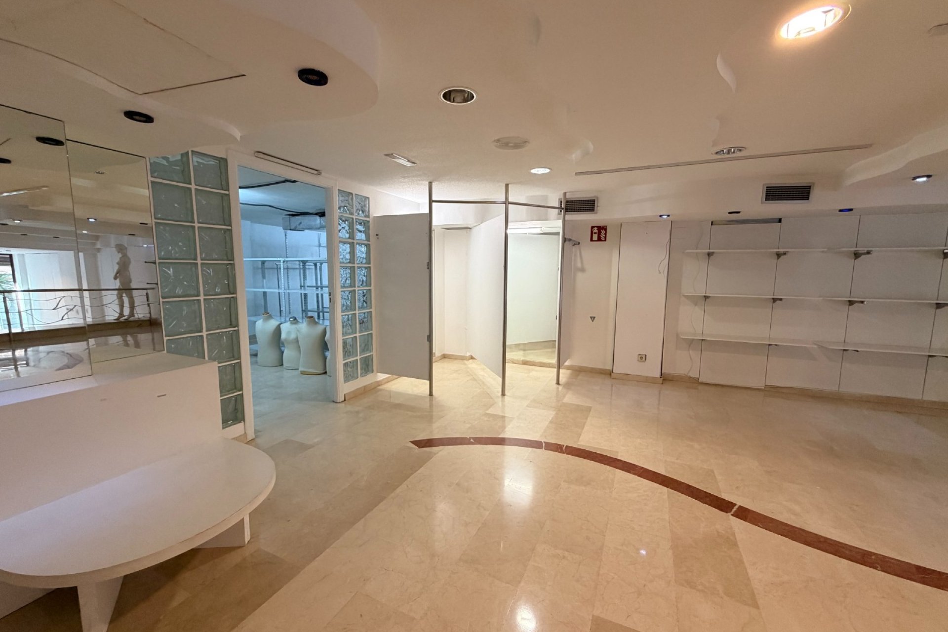 Alquiler - Local Comercial -
Torrevieja - Centro