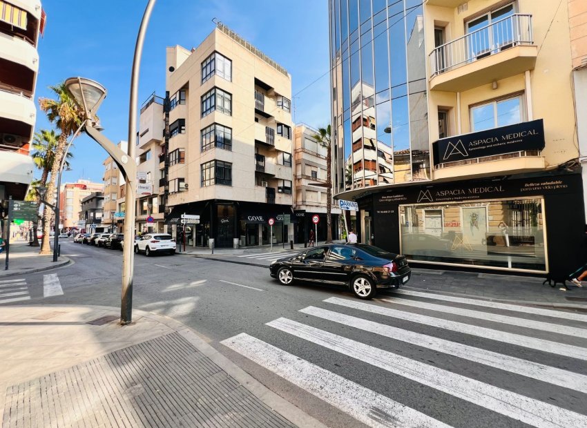 Alquiler - Local Comercial -
Torrevieja - Centro