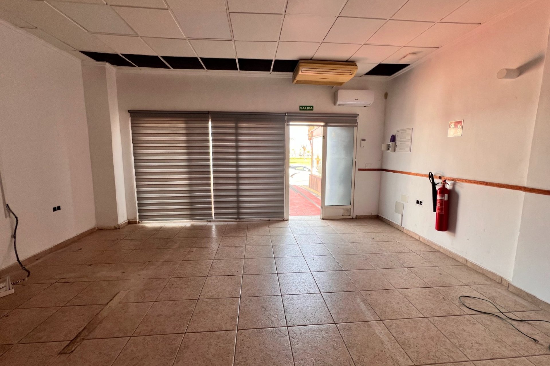 Alquiler - Local Comercial -
Torrevieja - La Siesta - El Salado -  Torreta