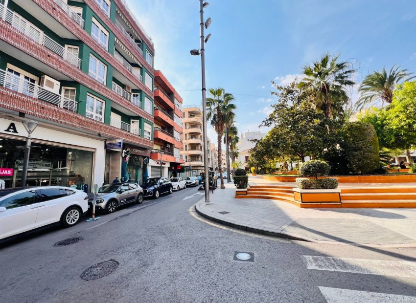 Location - Locaux Commerciaux -
Torrevieja - Centro