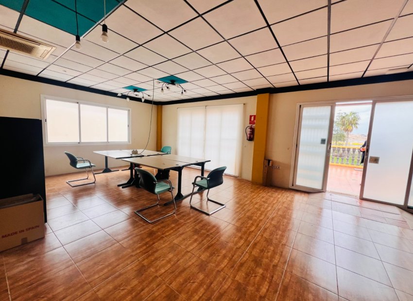 Location - Locaux Commerciaux -
Torrevieja - Nueva Torrevieja - Aguas Nuevas