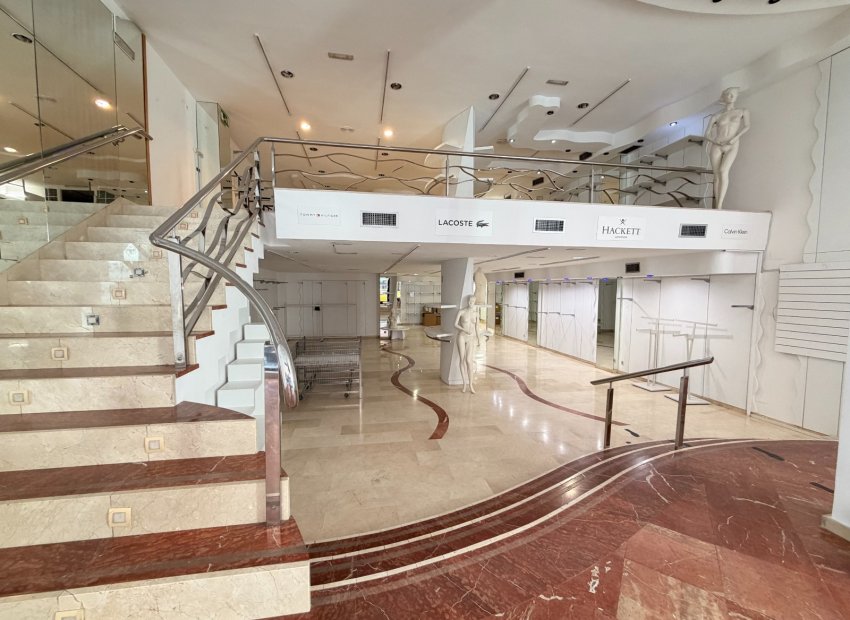 Rental - Commercial Premises -
Torrevieja - Centro