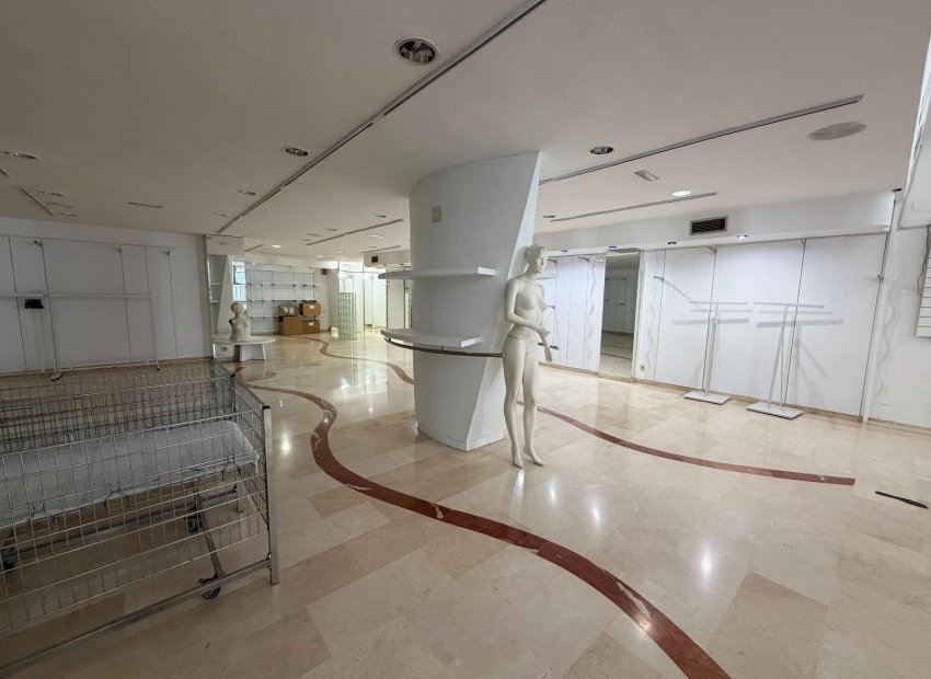 Rental - Commercial Premises -
Torrevieja - Centro