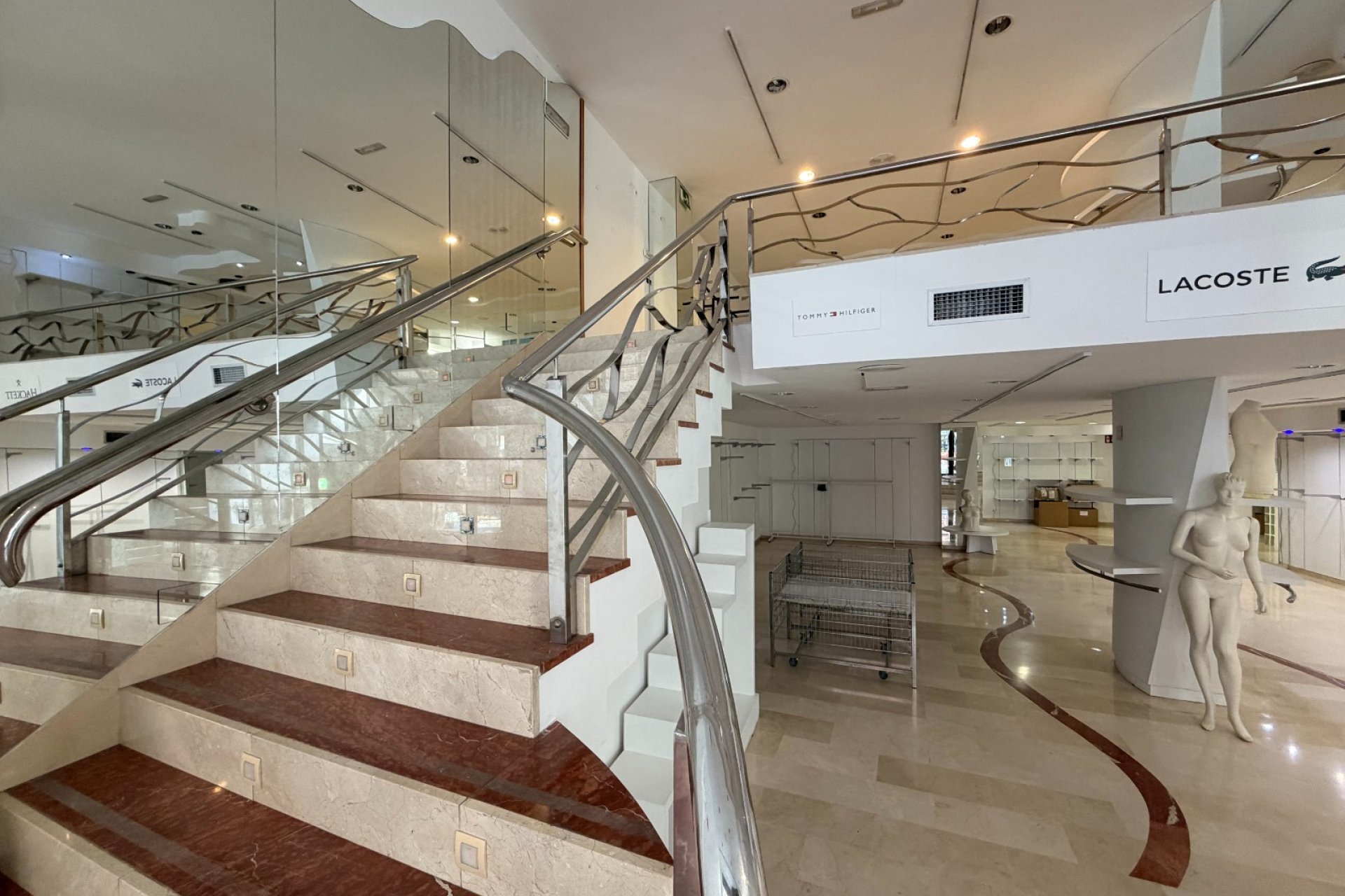 Rental - Commercial Premises -
Torrevieja - Centro