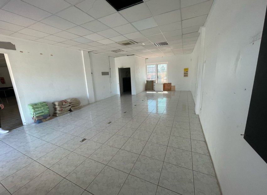 Rental - Commercial Premises -
Torrevieja - La Siesta - El Salado -  Torreta