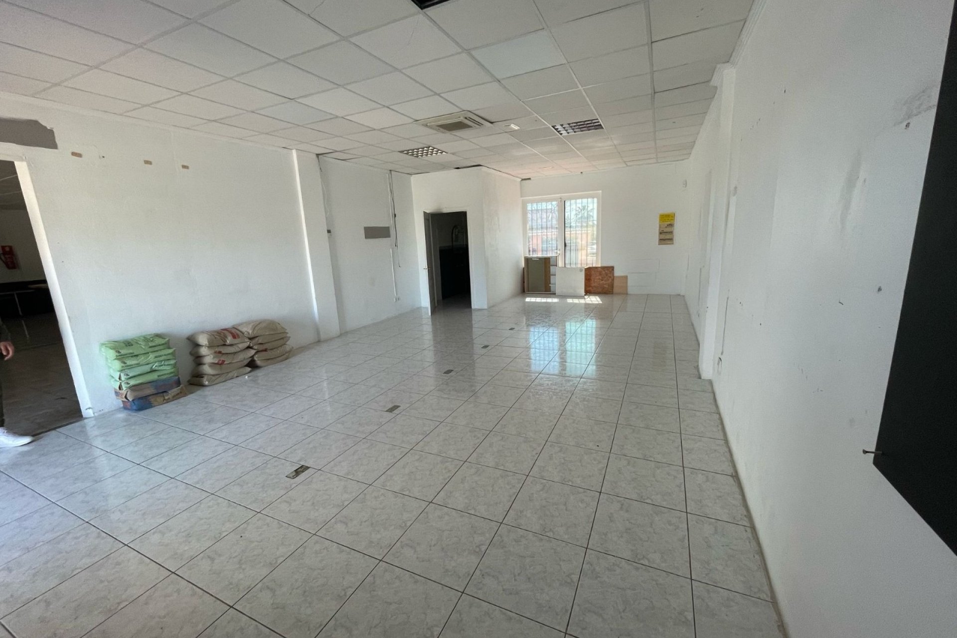 Rental - Commercial Premises -
Torrevieja - La Siesta - El Salado -  Torreta
