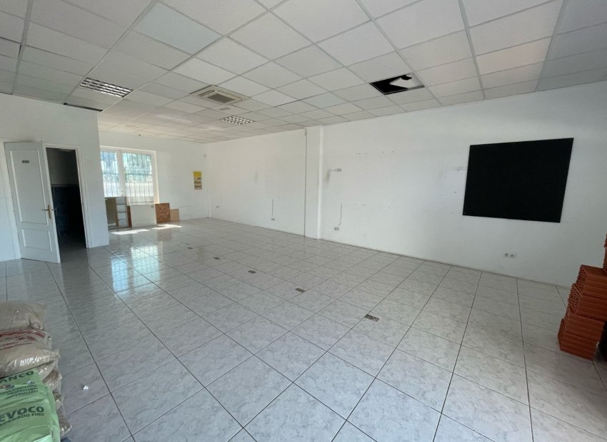 Rental - Commercial Premises -
Torrevieja - La Siesta - El Salado -  Torreta