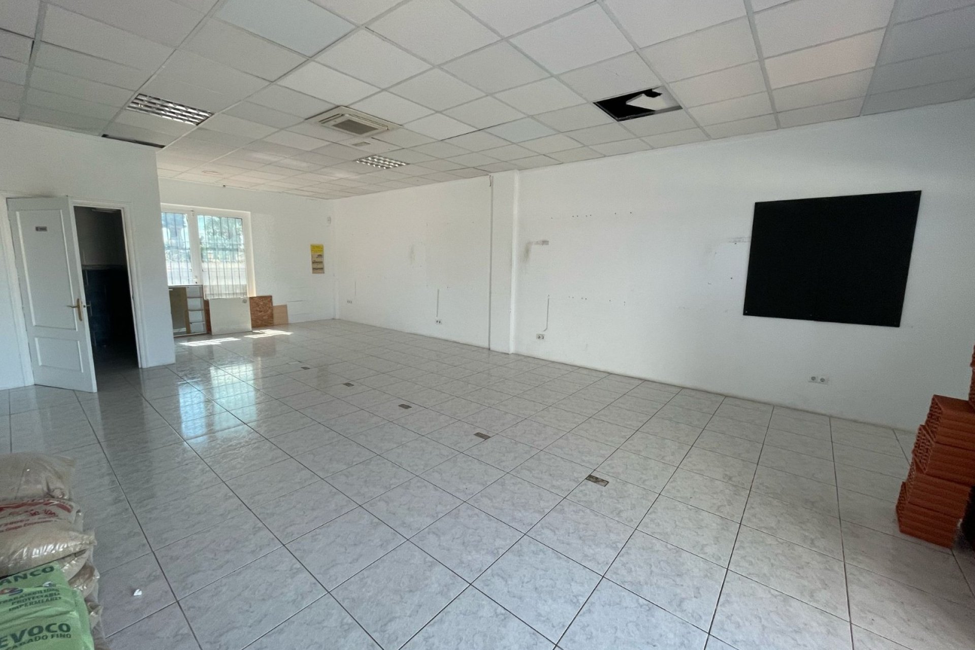 Rental - Commercial Premises -
Torrevieja - La Siesta - El Salado -  Torreta
