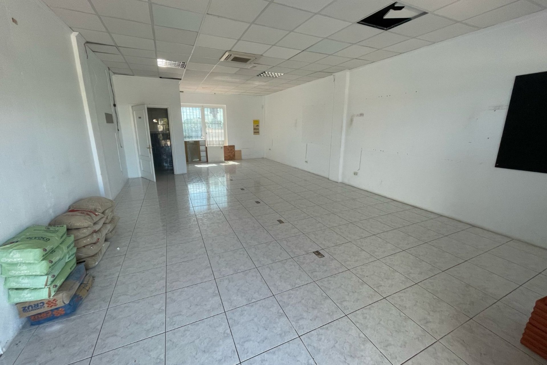 Rental - Commercial Premises -
Torrevieja - La Siesta - El Salado -  Torreta