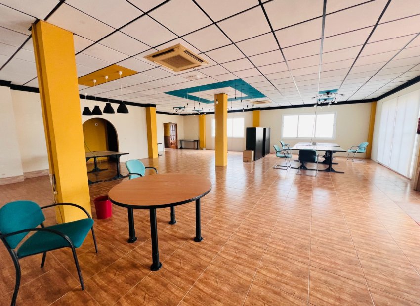 Rental - Commercial Premises -
Torrevieja - La Siesta - El Salado -  Torreta