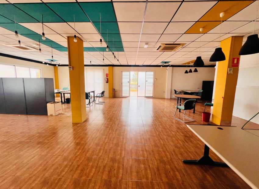 Rental - Commercial Premises -
Torrevieja - Nueva Torrevieja - Aguas Nuevas