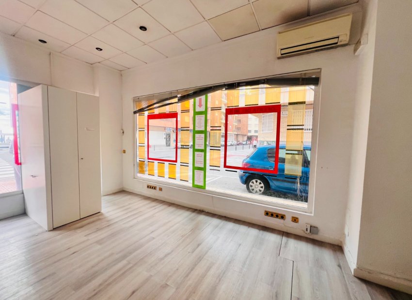 Rental - Office -
Torrevieja - Centro