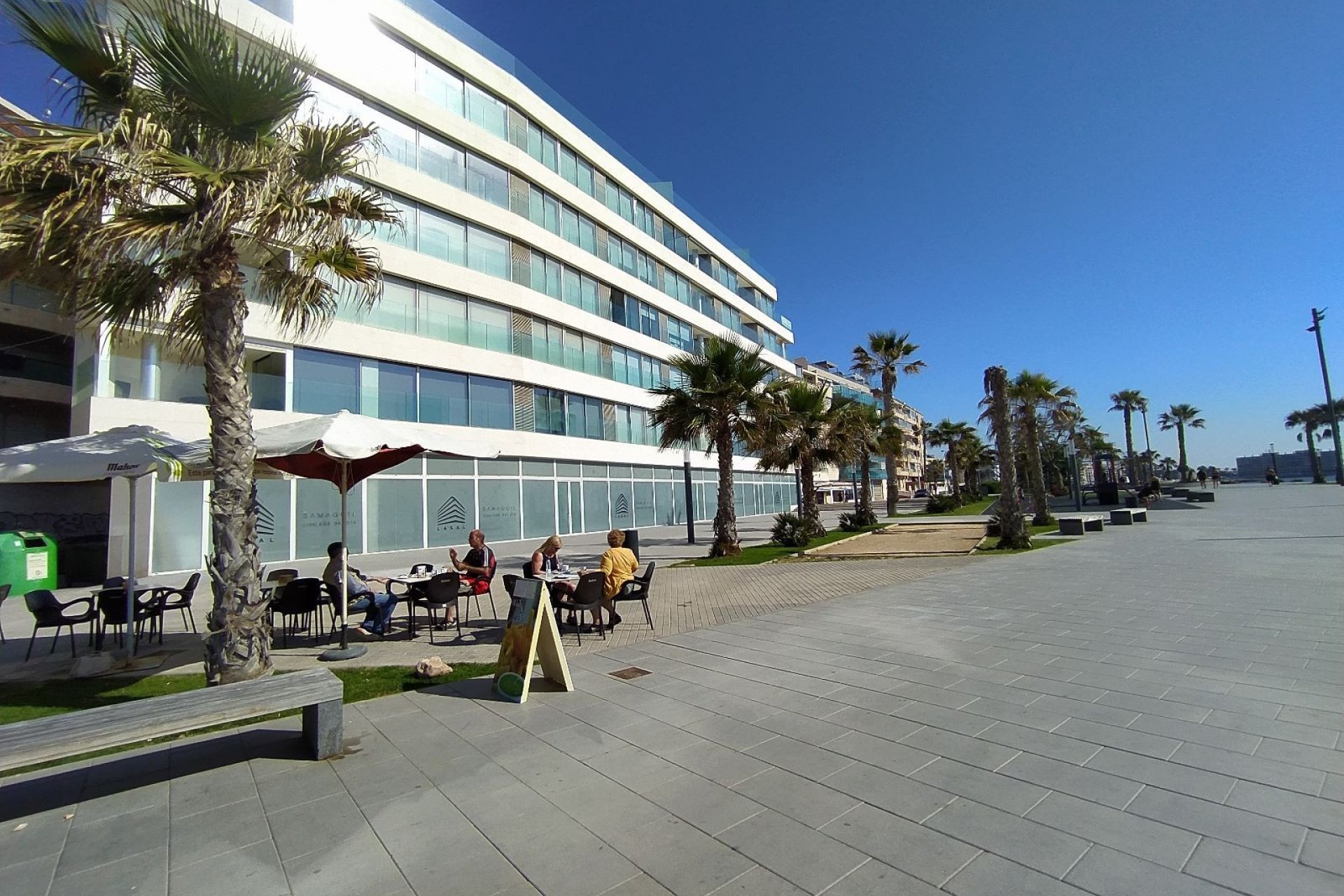 Resale - Commercial Premises -
Torrevieja - Playa de los Locos