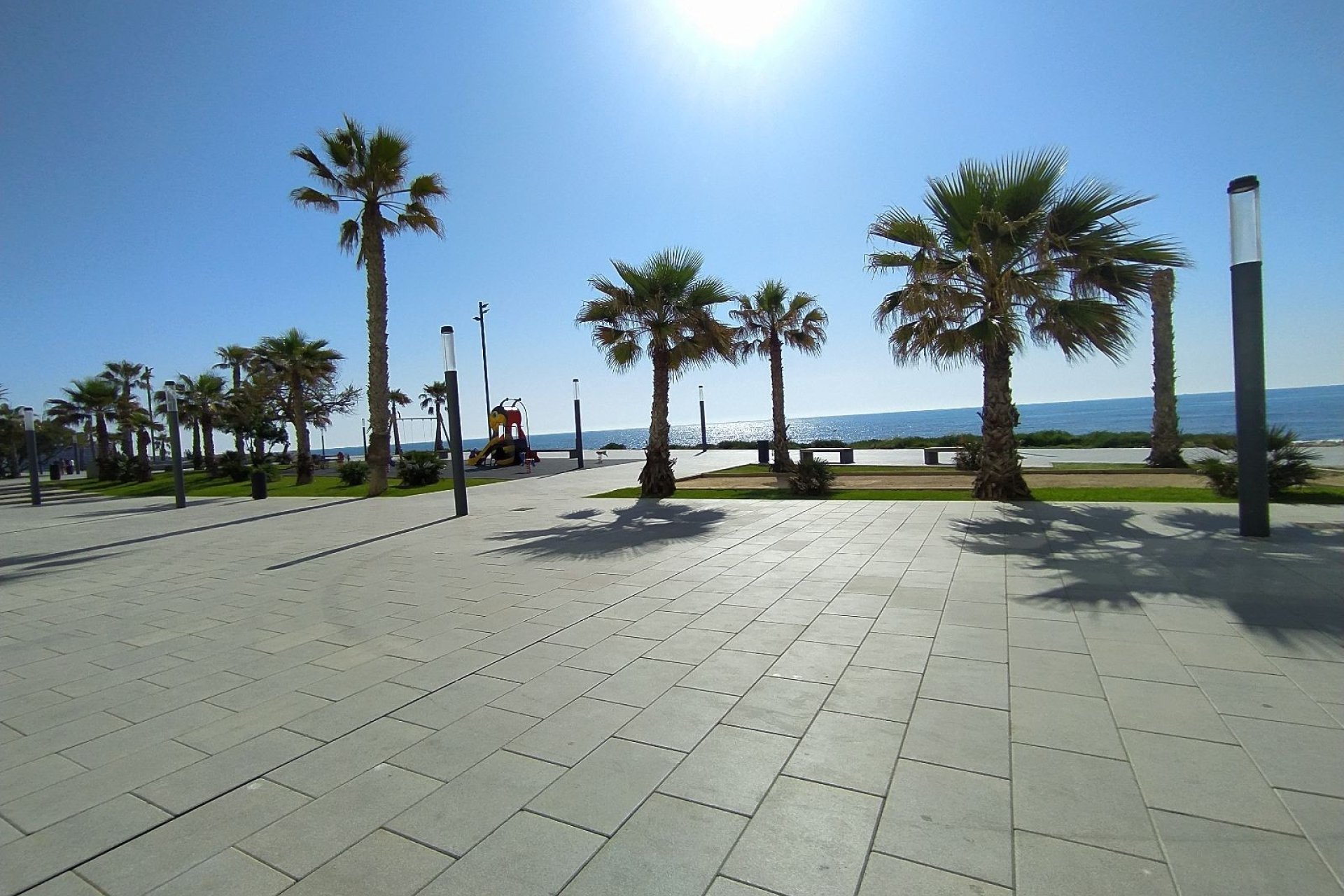 Reventa - Local Comercial -
Torrevieja - Playa de los Locos