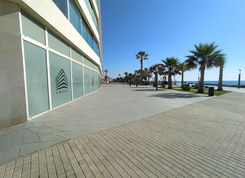 Reventa - Local Comercial -
Torrevieja - Playa de los Locos