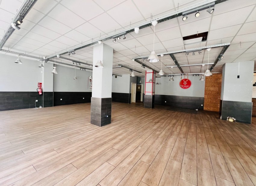 Sale - Commercial Premises -
Alicante - Centro