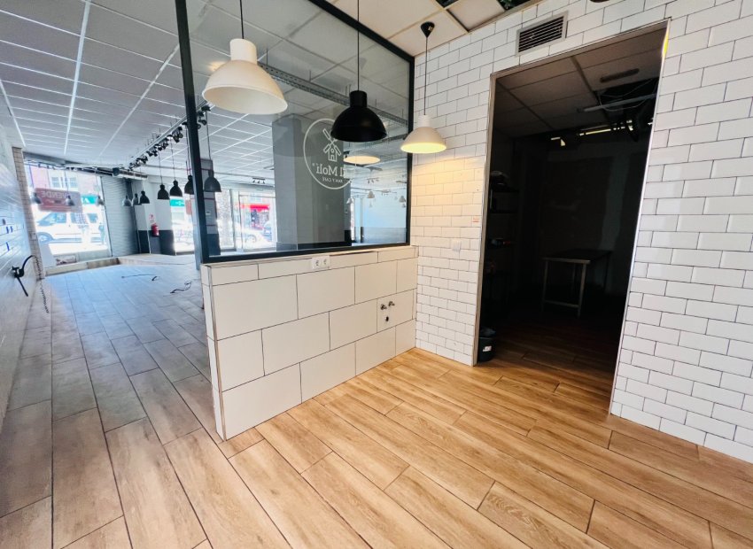 Sale - Commercial Premises -
Alicante - Centro