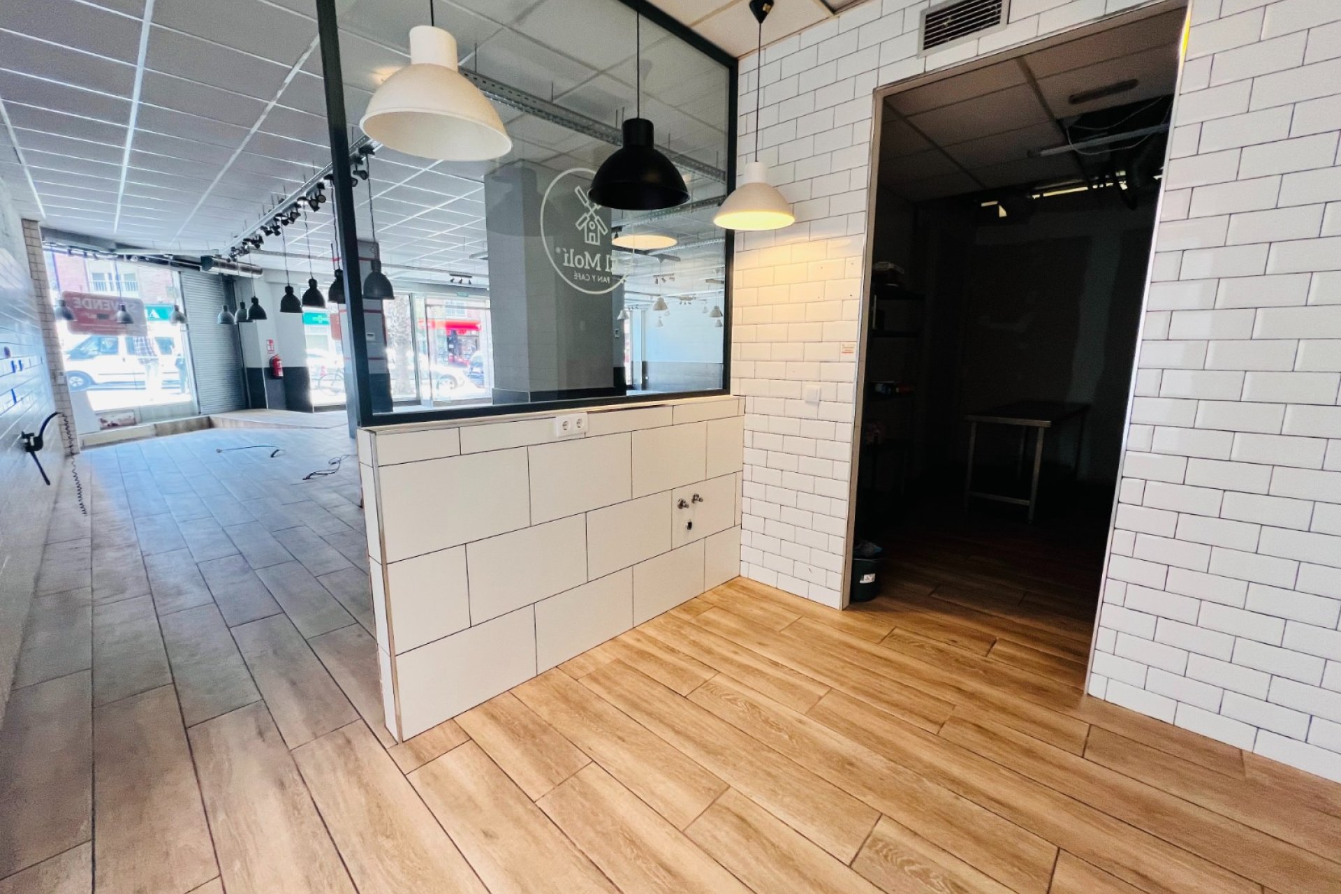 Sale - Commercial Premises -
Alicante - Centro