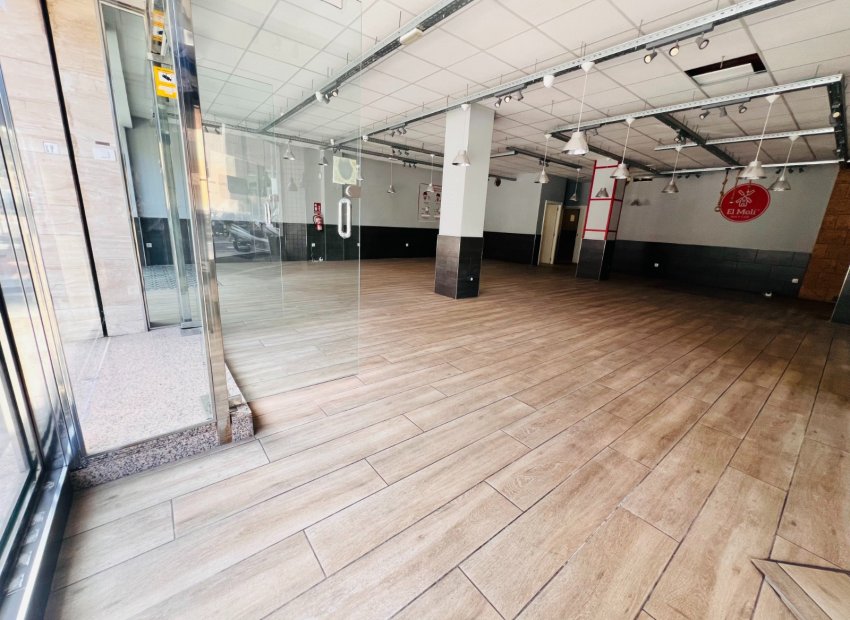 Sale - Commercial Premises -
Alicante - Centro