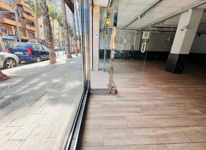 Sale - Commercial Premises -
Alicante - Centro
