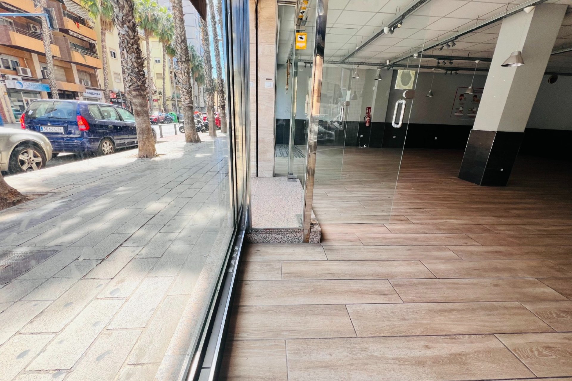 Sale - Commercial Premises -
Alicante - Centro