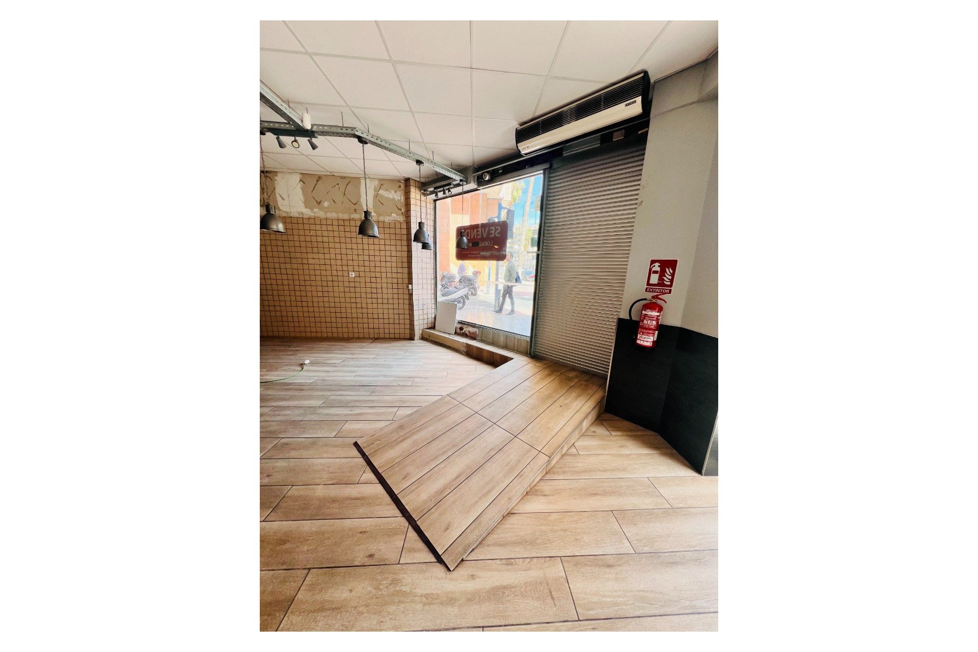 Sale - Commercial Premises -
Alicante - Centro