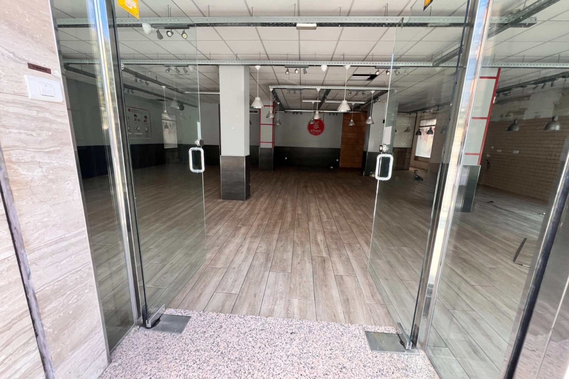 Sale - Commercial Premises -
Alicante - Centro