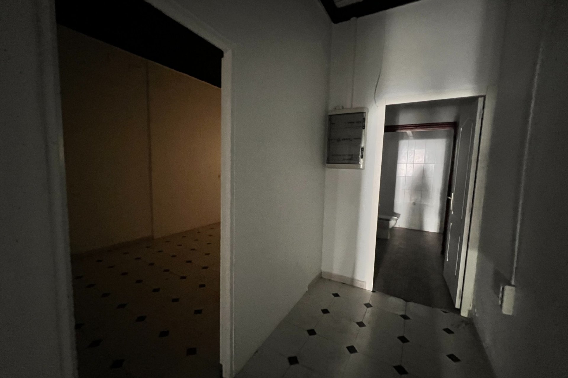 Sale - Commercial Premises -
Torrevieja - Centro