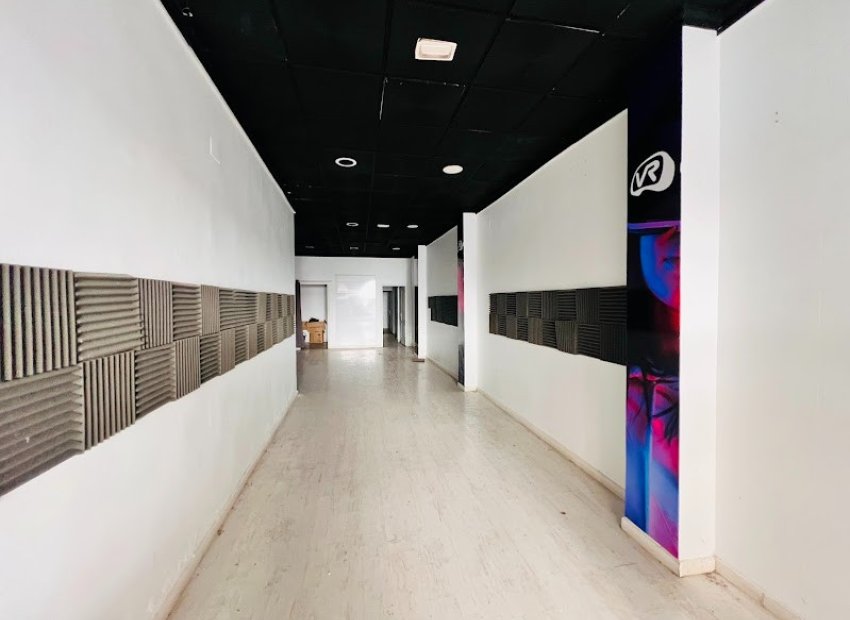 Sale - Commercial Premises -
Torrevieja - Centro