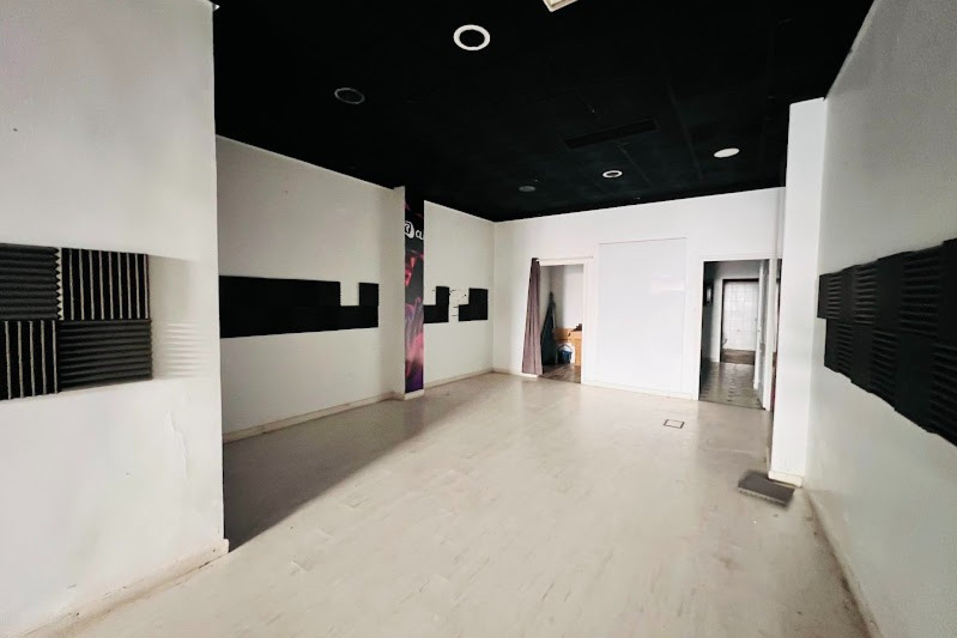 Sale - Commercial Premises -
Torrevieja - Centro