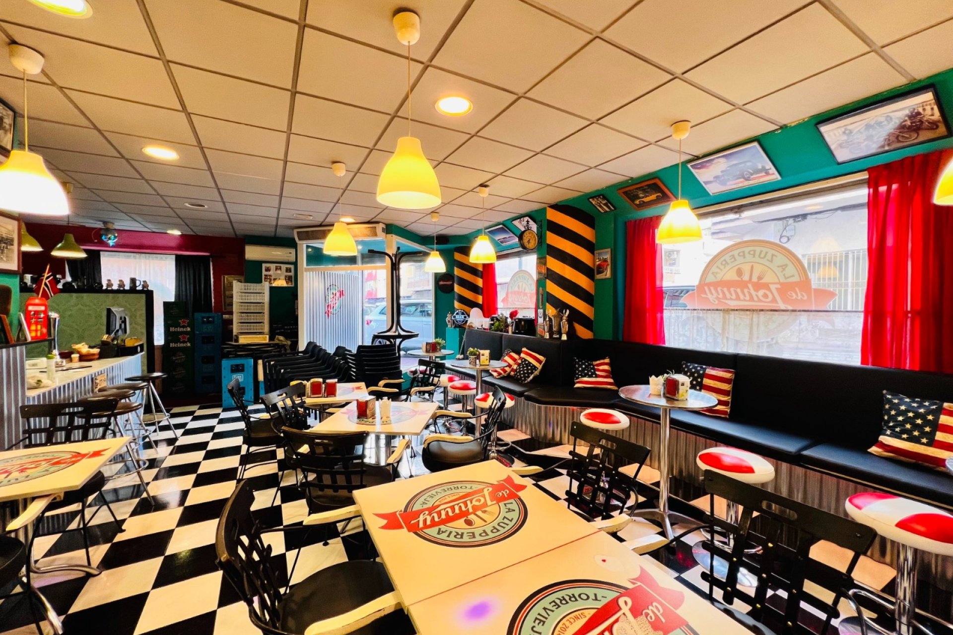 Sale - Commercial Premises -
Torrevieja - Centro