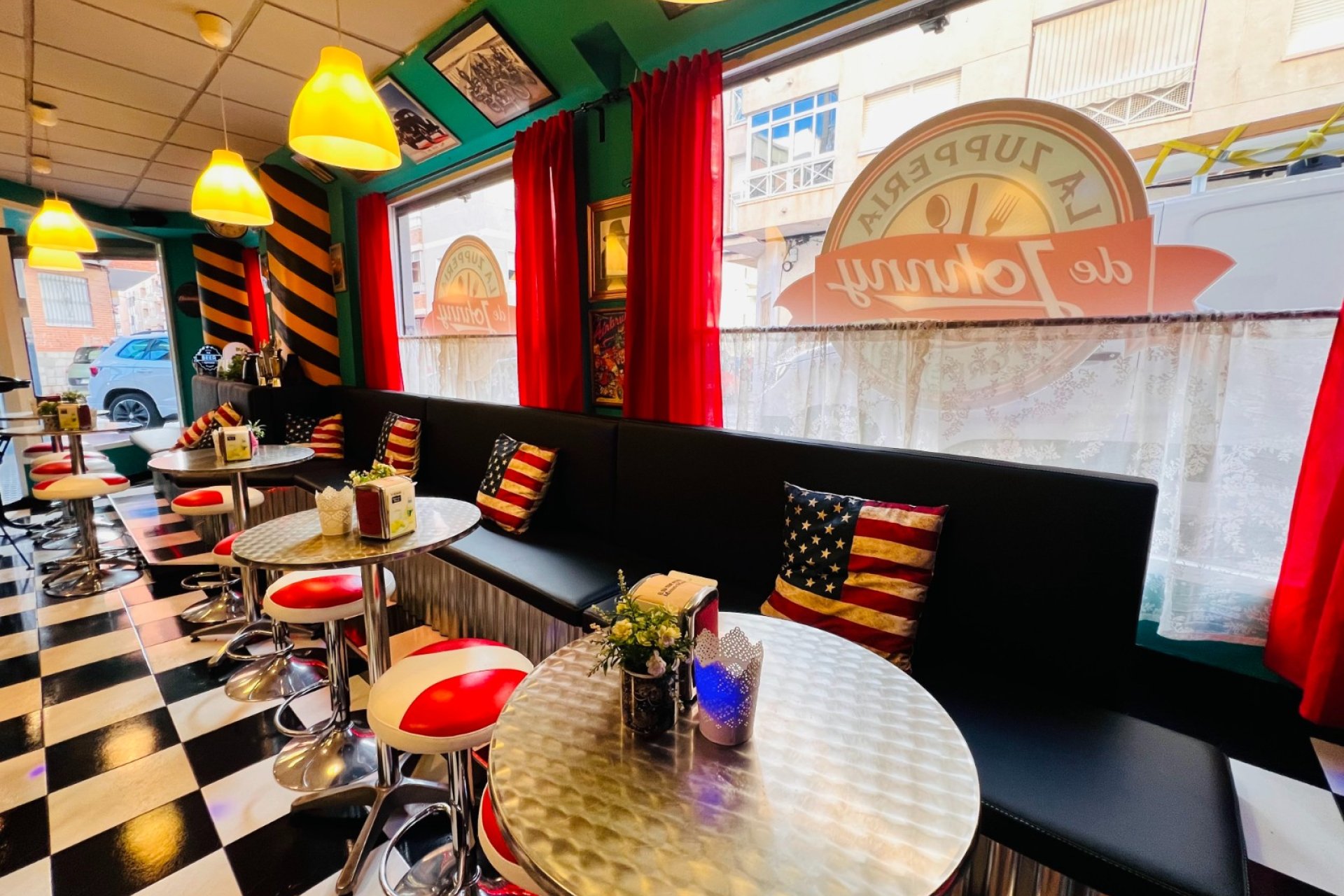 Sale - Commercial Premises -
Torrevieja - Centro