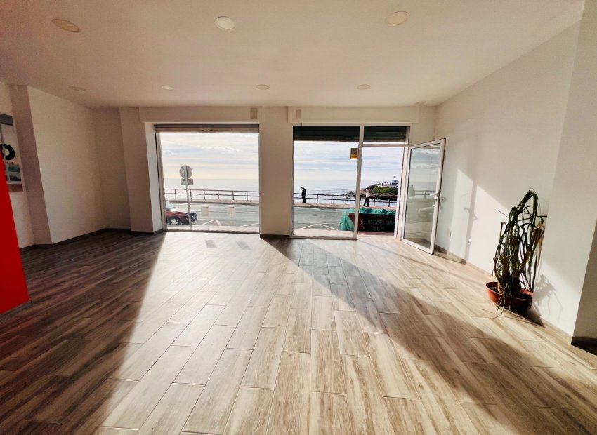 Sale - Commercial Premises -
Torrevieja - Centro