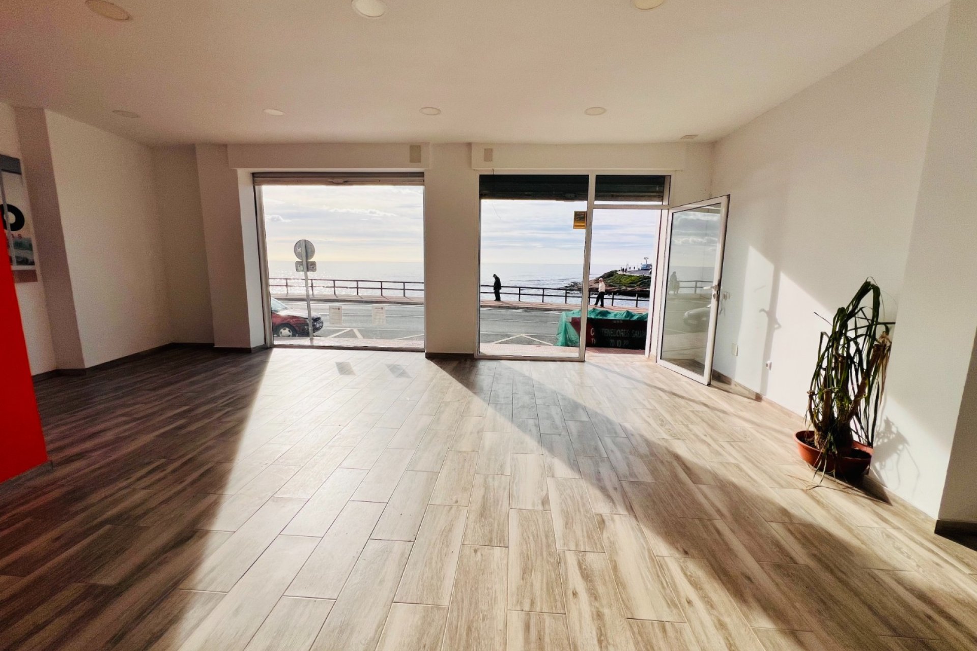 Sale - Commercial Premises -
Torrevieja - Centro