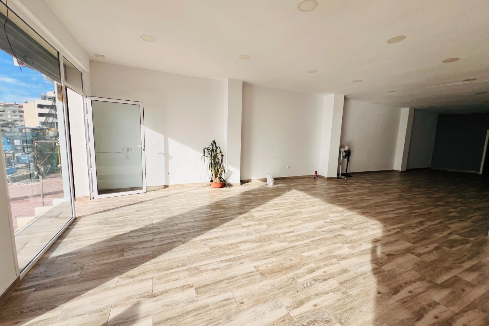 Sale - Commercial Premises -
Torrevieja - Centro