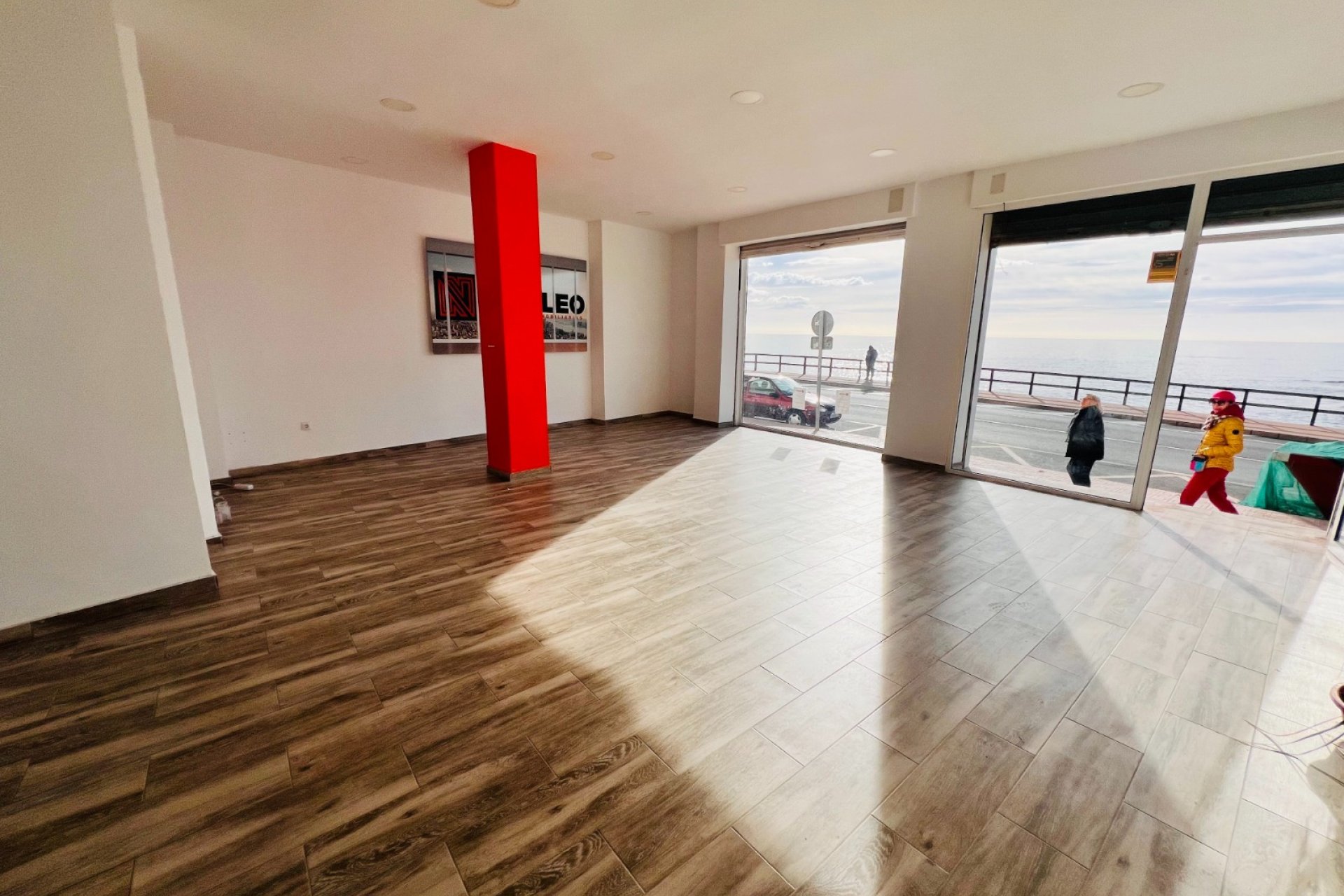 Sale - Commercial Premises -
Torrevieja - Centro