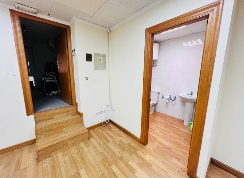 Sale - Commercial Premises -
Torrevieja - Centro