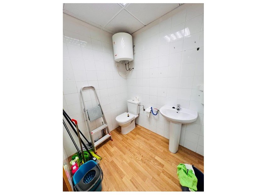 Sale - Commercial Premises -
Torrevieja - Centro