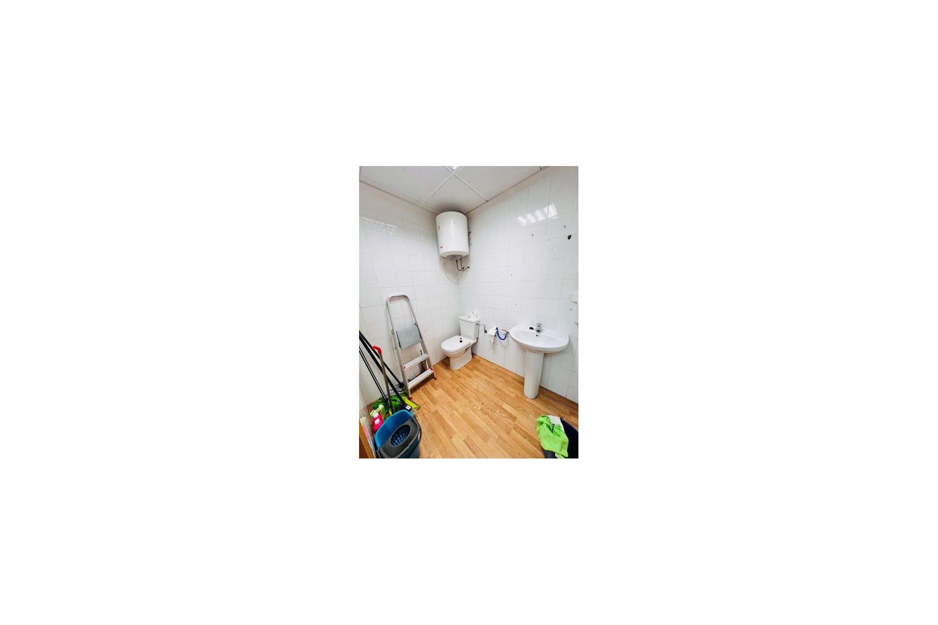 Sale - Commercial Premises -
Torrevieja - Centro