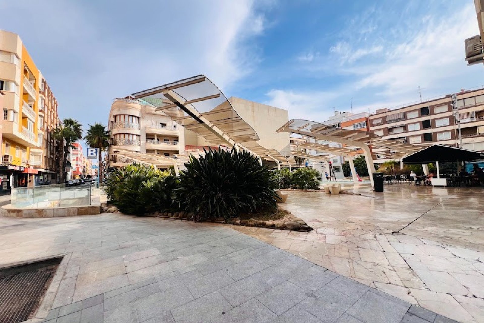 Sale - Commercial Premises -
Torrevieja - Centro