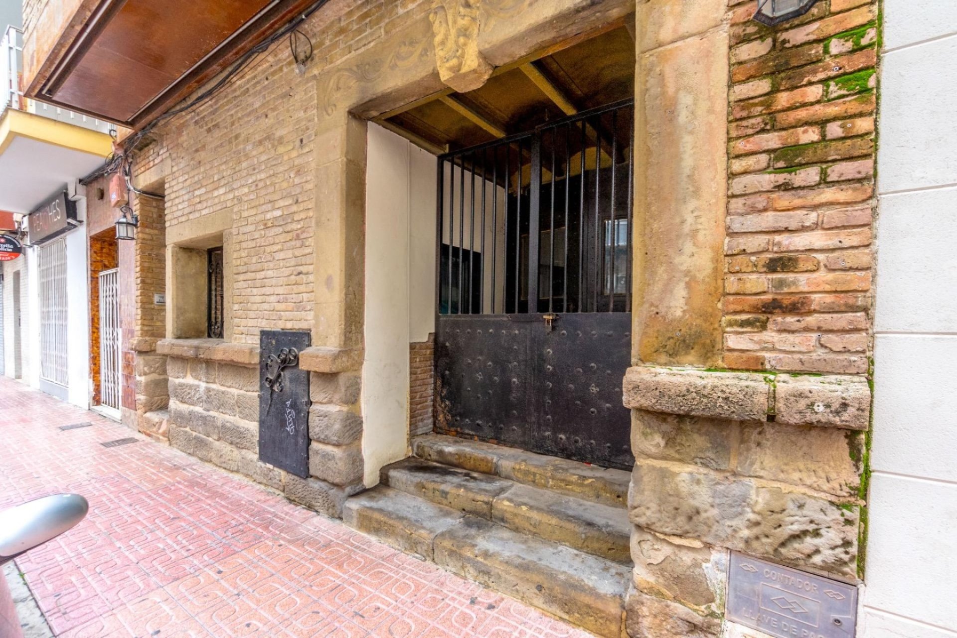 Sale - Commercial Premises -
Torrevieja - Centro