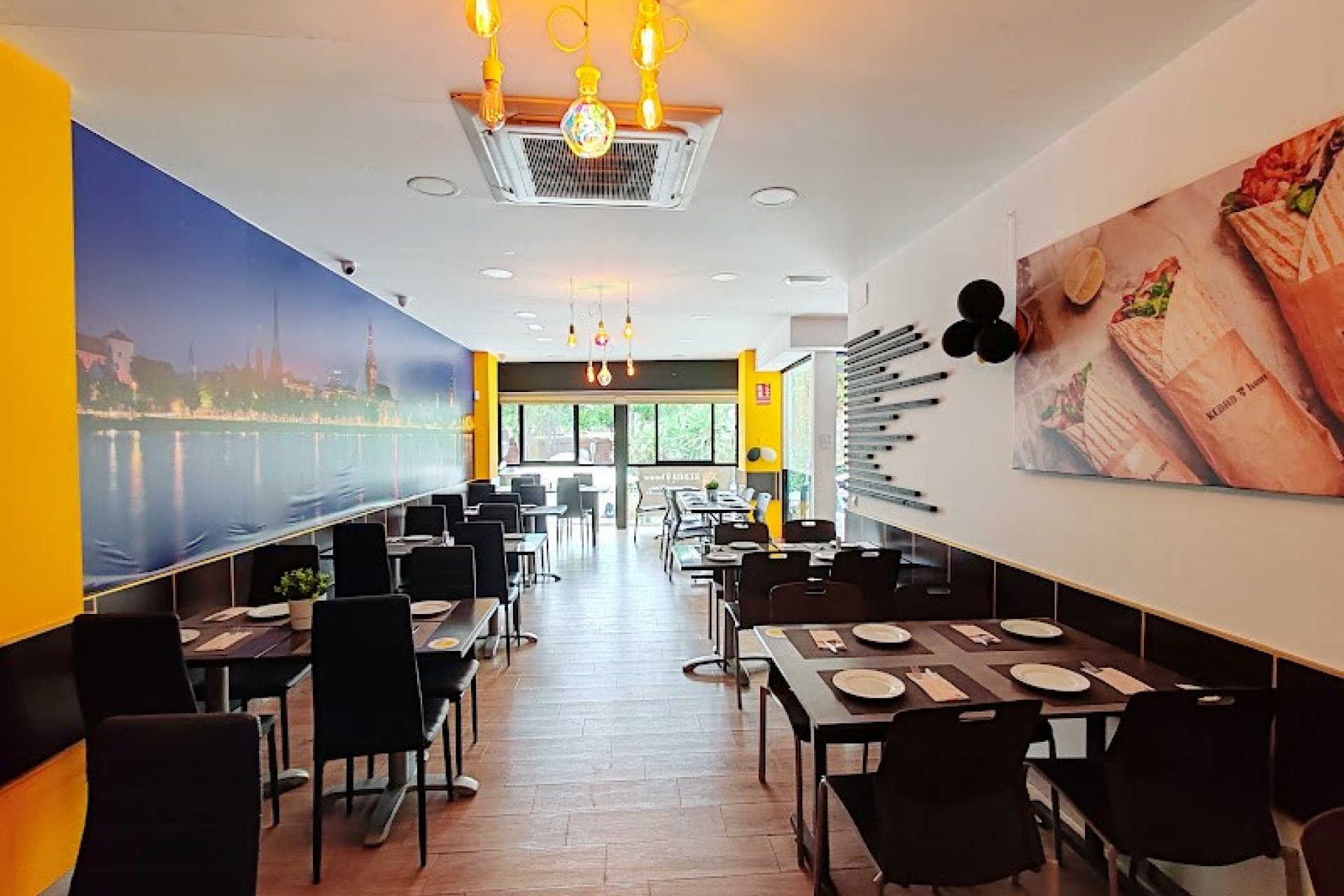 Transfer - Restaurant -
Torrevieja - Centro