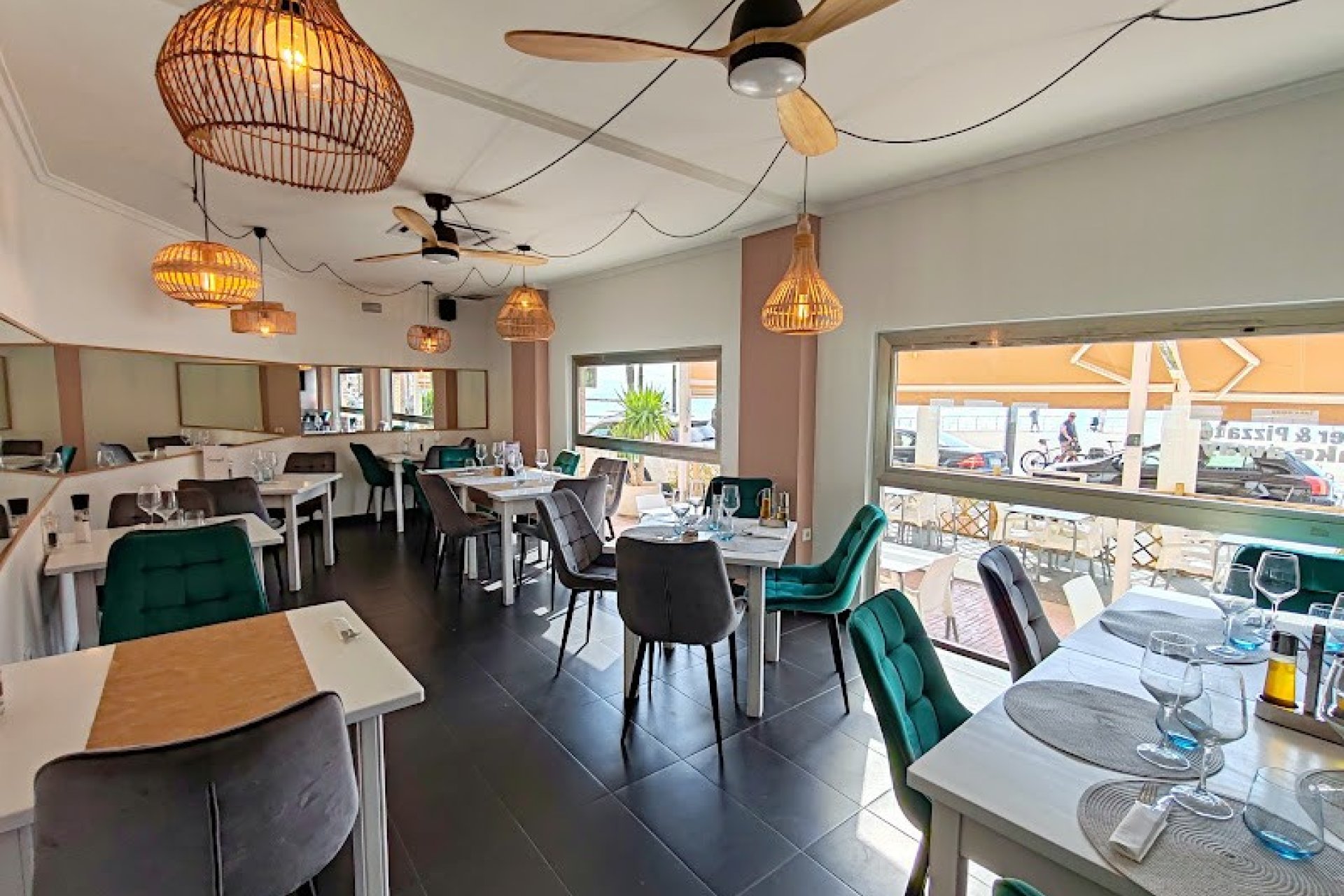 Transfer - Restaurant -
Torrevieja - Centro