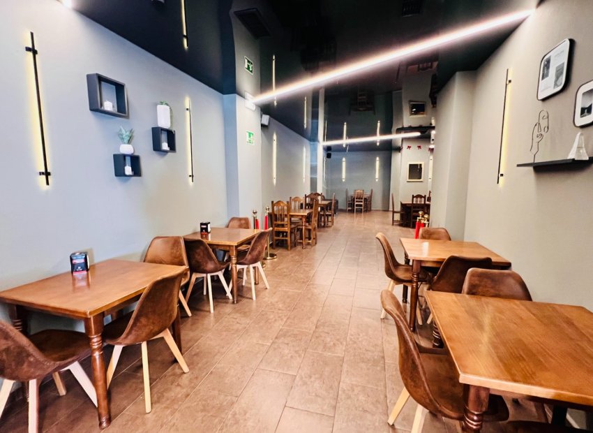 Transfert - Restaurant -
Torrevieja - Playa de los Locos