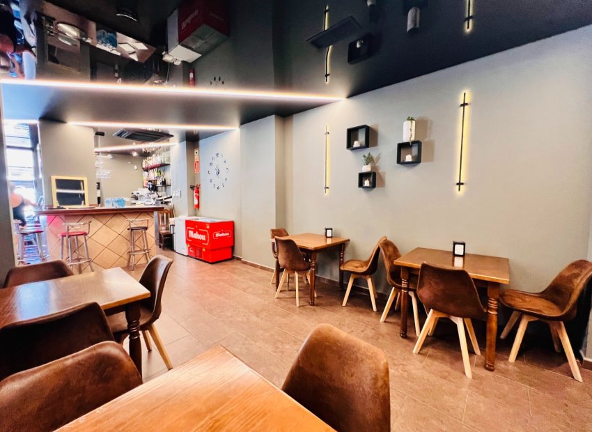 Transfert - Restaurant -
Torrevieja - Playa de los Locos