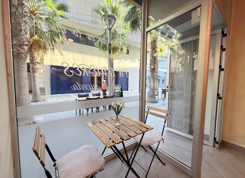 Traspaso - Bar - Cafeteria -
Torrevieja - Centro