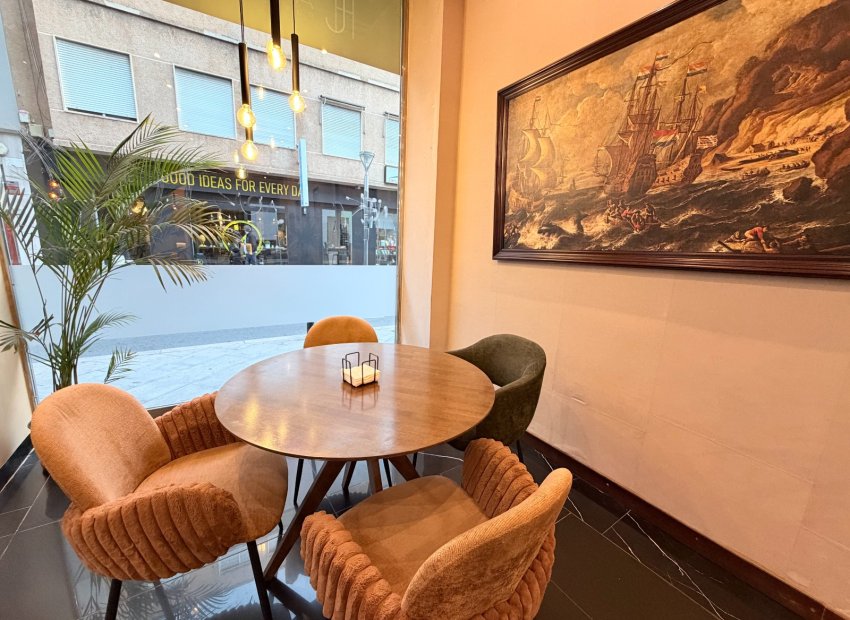 Traspaso - Cafeteria -
Torrevieja - Centro