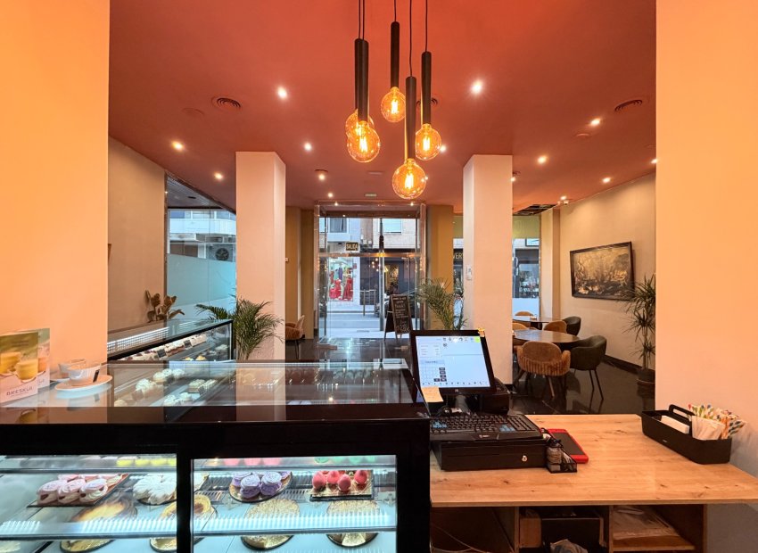 Traspaso - Cafeteria -
Torrevieja - Centro