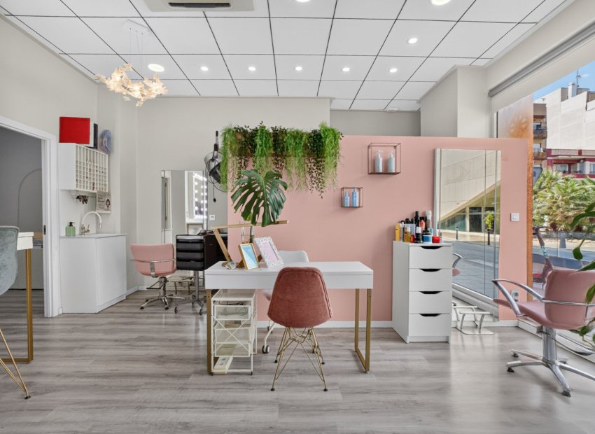 Traspaso - Peluquería -
Torrevieja - Centro