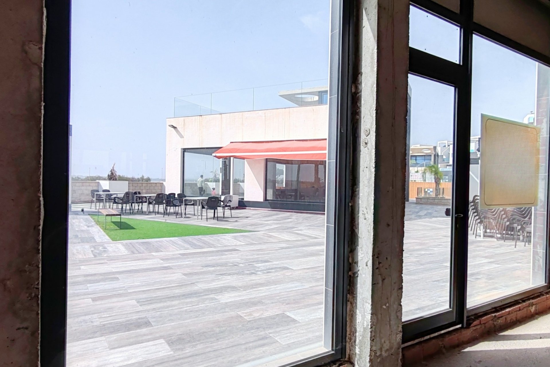 Venta - Local Comercial -
Guardamar del Segura - Urbanizaciones